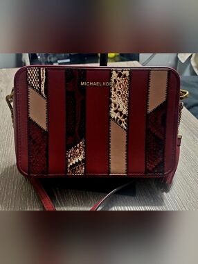 Authen. Michael Kors Python Print Jet Set Leather Crossbody Purse deep red/gold